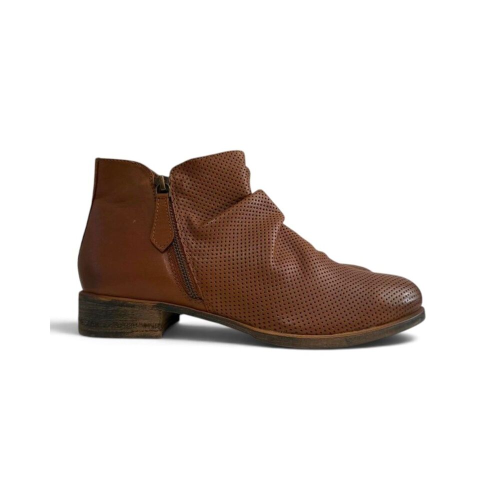COLDWATER CREEK Aledo Leather Perforated Ankle Boots, NWOT! Size 9M